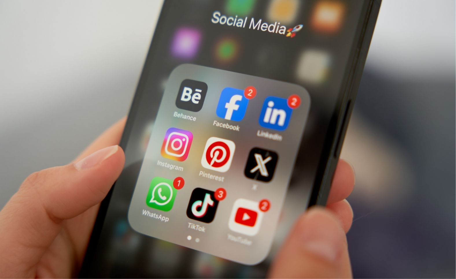 SNSを見ている様子